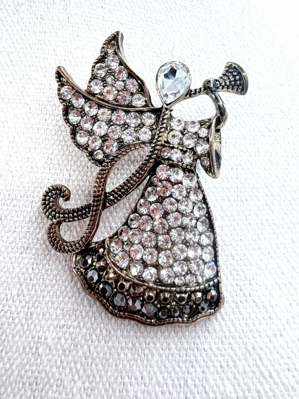 MONET Vintage Angel Sounding the Trumpet Crystal Pin Brooch Woman’s Jewelry